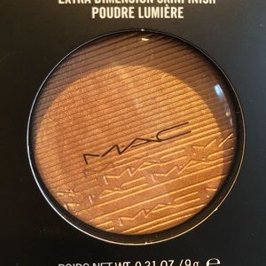 MAC EXTRA DIMENSION SKIN FINISH